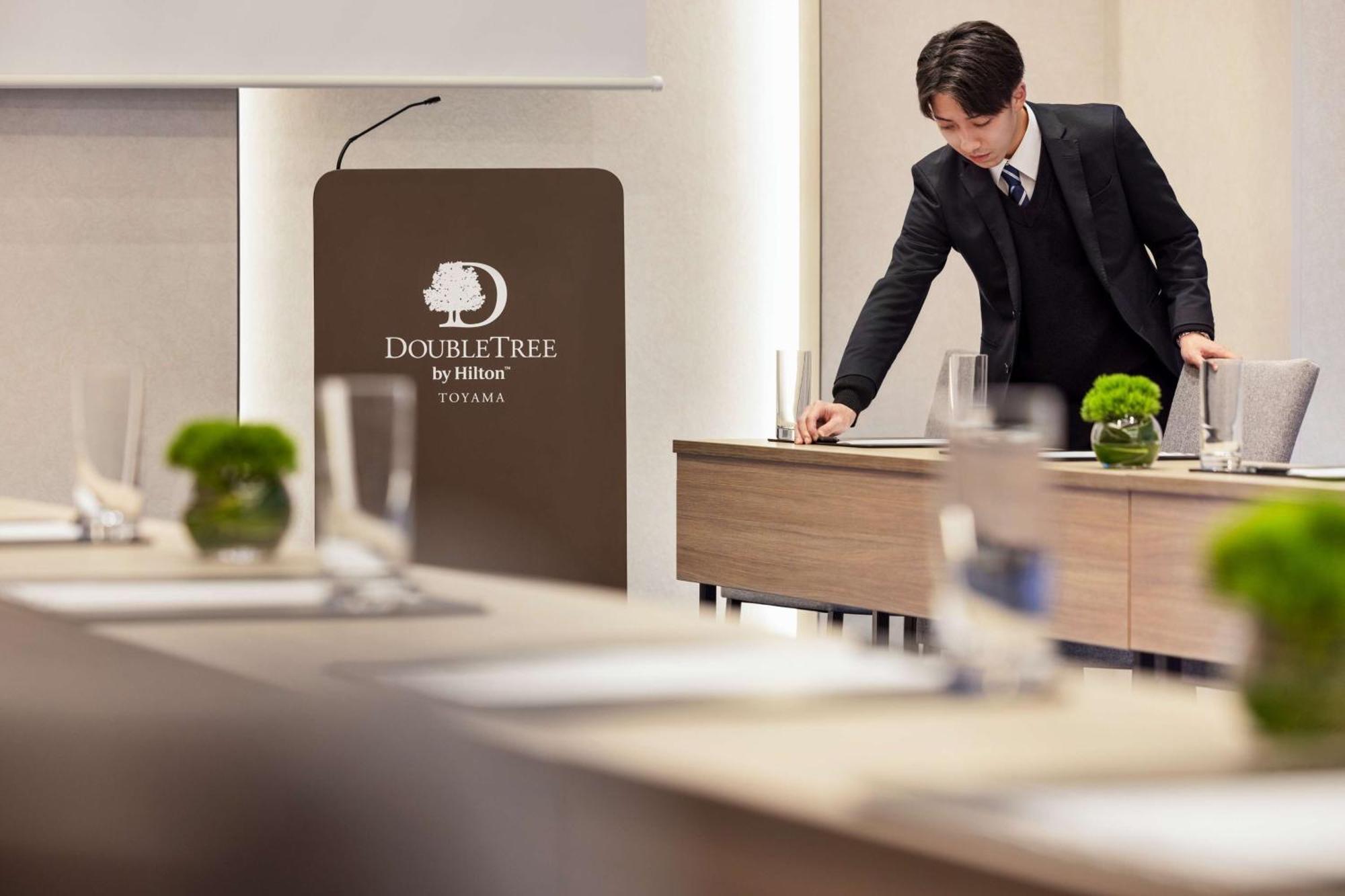 Hotel Doubletree By Hilton Toyama Station Exteriér fotografie